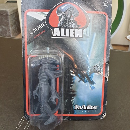Alien reaction figure - alien,