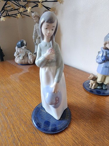 Lladro nao girl with hat - nao,
