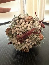 Frosted mistletoe kissing - frosted,