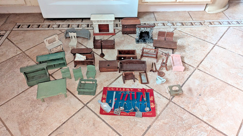Huge lot dollhouse - huge,