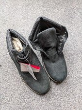 Boys Quiksilver Boots - Size 4