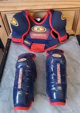 Easton Y19 Hockey Shoulder Pads Youth Small + Knee Guards - Sports Protection