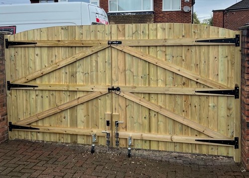 Wooden driveway gates heavy - wooden,