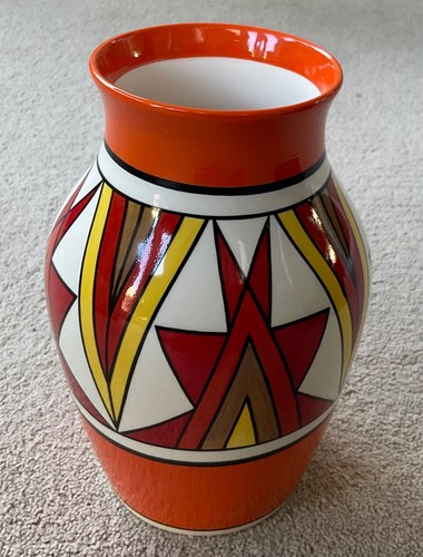 Lovely wedgwood clarice cliff - lovely,