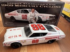 1:24 UNIVERSITY OF RACING LEGENDS Leroy Yarbrough 1969 Mercury cyclone