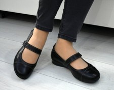 Women's walking shoes with