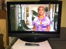 42" 1080p Full HD TV + Remote