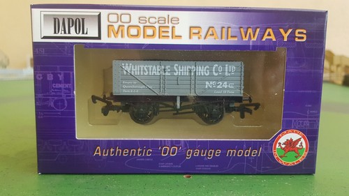 Dapol 10t plank wagon 24 - dapol, 7-plank