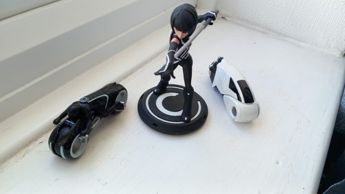 Tron figure and light cycles - figure,
