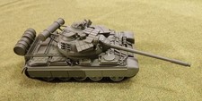 UNIVERSAL HOBBIES SOVIET/ RUSSIAN T 55 TANK 1/50 JAMES BOND GOLDEN EYE.
