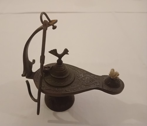 Antique metal oil - antique, incl