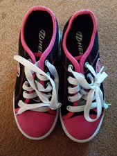 Girls Size 1 Heelys Black and Pink In Great Condition Hardly Worn
