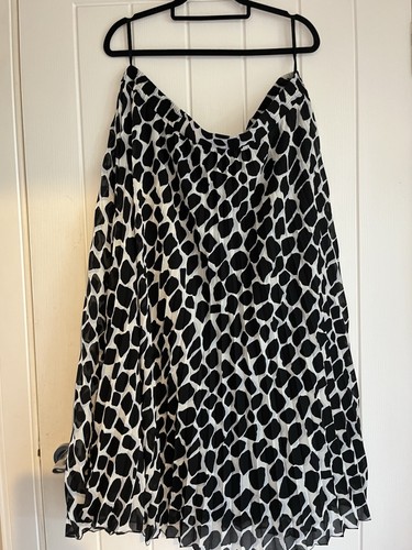 Pleated black and white print