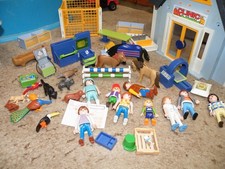 Playmobil 4343 Animal Vets Clinic plus stable set incomplete