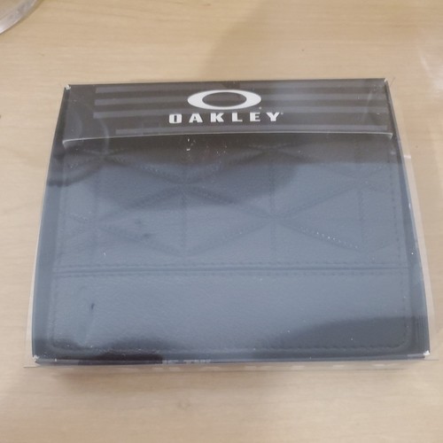 New box oakley leather - in, box!