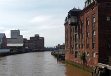 PHOTO  RIVER HULL HULL (2)