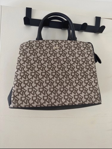 Chic dkny bag - chic,