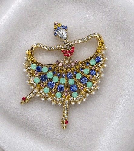 Ballet dancer brooch - dancer, gold