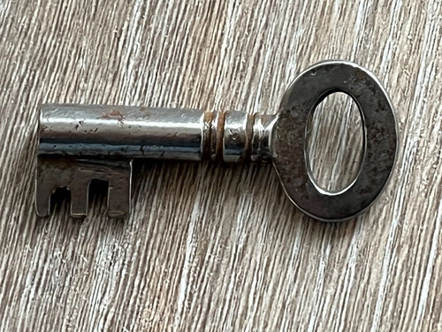 1900s steel box - , key