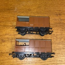 TRIANG HORNBY 2x R124 GUARDS /