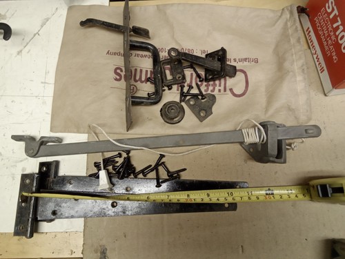Gate catch and door - door, tee