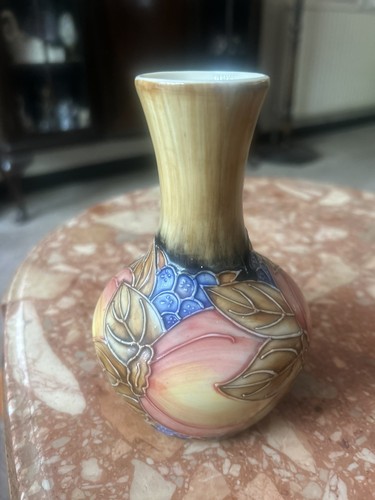 Moorcroft style piped glazed
