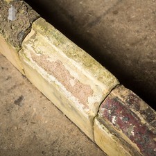 Stepped Bullnose Stretcher String Course, Batch of 100 Buff Bricks