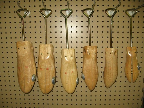 Ralyn professional wooden shoe - ralyn,