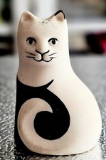Highbank Porcelain Cat Figurine – Bisque Finish, Modernist Design.