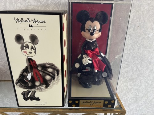 Minnie mouse signature - mouse,