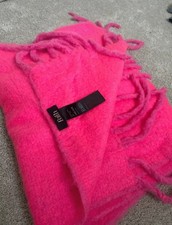 Women’s Large Long Super Soft Chunky Bright Pink Scarf New without tags Winter