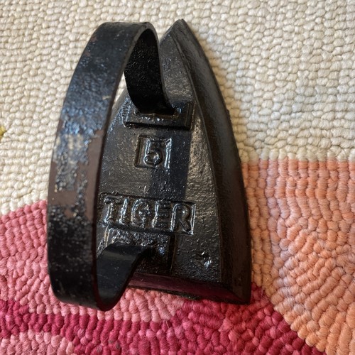 Vintage small black - small, iron