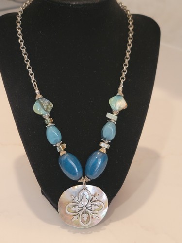 Blue beaded mother - blue, pearl