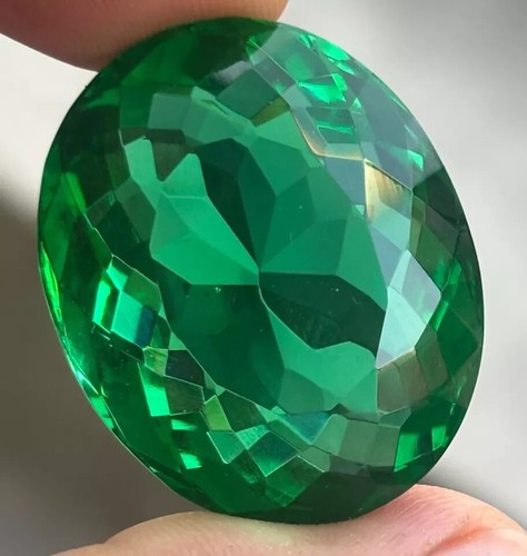 Colombian huge oval cut - huge, green