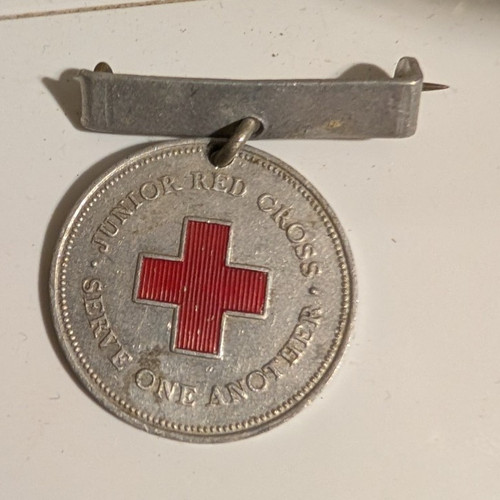 Red cross service medal - service, pin