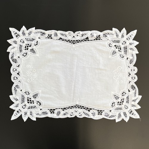 Vintage tray cloth - -,