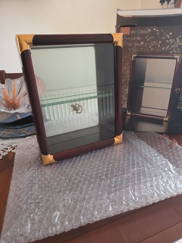 Display cabinet - display,