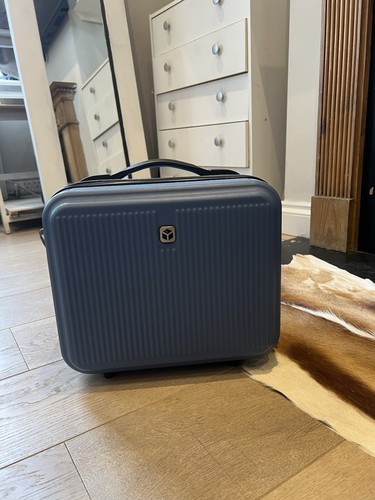 Hard shell vanity case - vanity, case/case