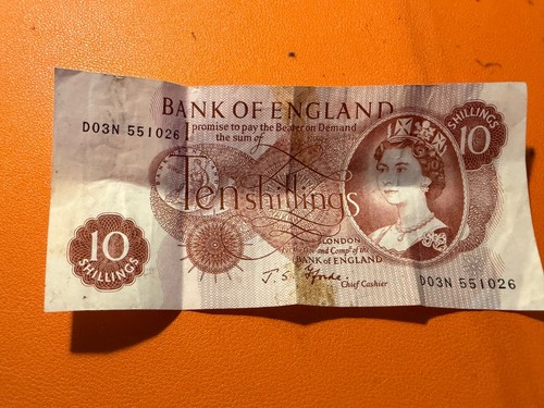 Ten shillings bank england - of,