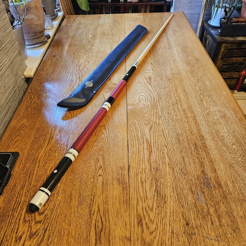 Snooker cues pices with case - cues,
