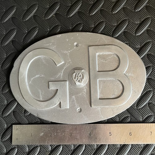 Vintage car badge oval - aa, gb