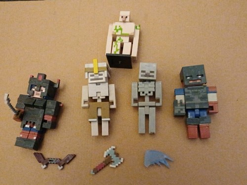 Minecraft figure bundle - 5,
