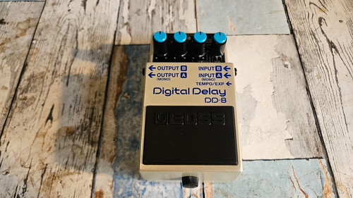 Boss digital delay pedal - dd-8,