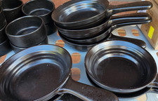 UTOPIA CERAMIC BLACK ROUND SKILLET TAPAS BOWLS WITH HANDLE, LOT OF 8, 13.5CM