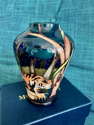 Moorcroft pottery vase mcc - moorcroft, /