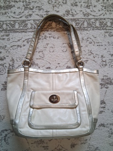 Iconic coach cricket - iconic,