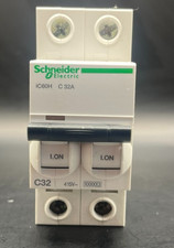 SCHNEIDER 32 AMP CURVE C 10kA