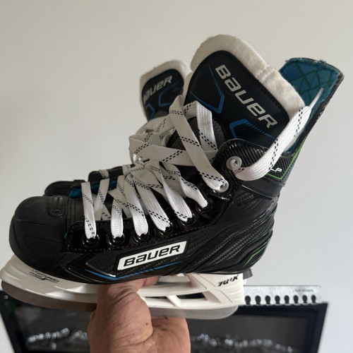 Bauer youth ice hockey skates - ice,