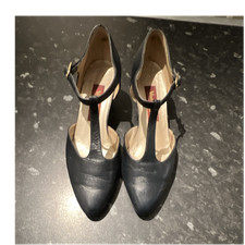 Van Dal black leather T-Bar