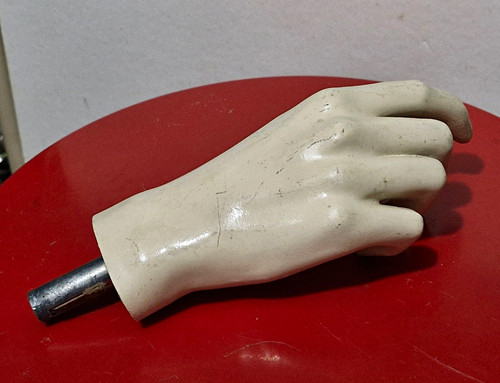 Mannequine right hand plaster/